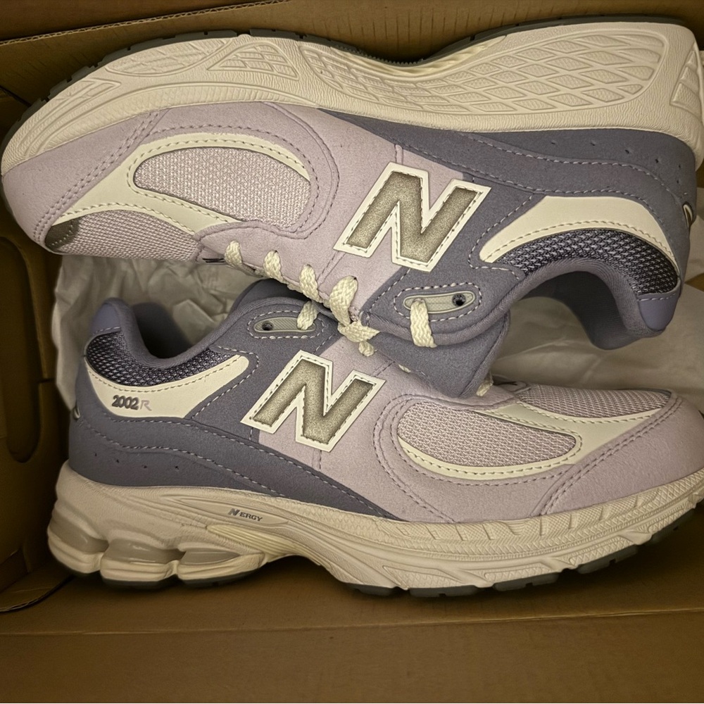 New Balance Women's Sneakers - Lavender and White